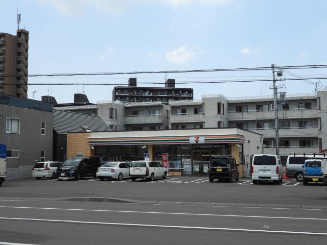 コンビニ　セブンイレブン札幌新琴似9条店（コンビニ）まで195m