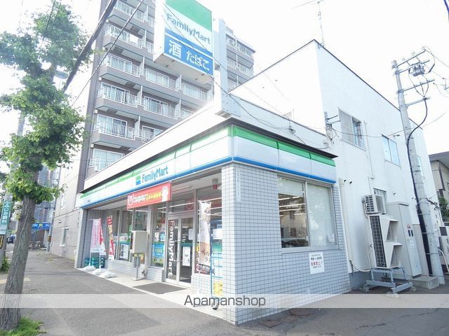 コンビニ　ファミリーマート（コンビニ）まで378m