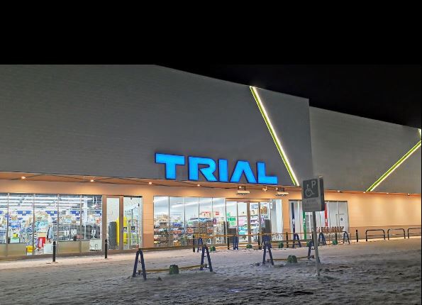 ショッピングセンター　スーパーセンタートライアル月寒店（ショッピングセンター）まで423m