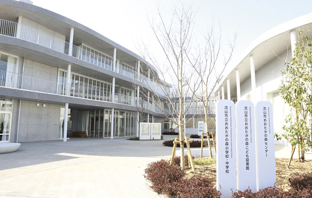 中学校　流山市立おおたかの森中学校（中学校）まで1127m