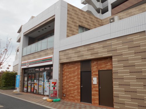 コンビニ　セブンイレブン ハートイン灘北通り6丁目店（コンビニ）まで487m