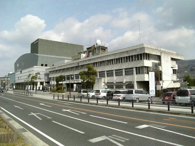 役所　柏原市役所（役所）まで910m
