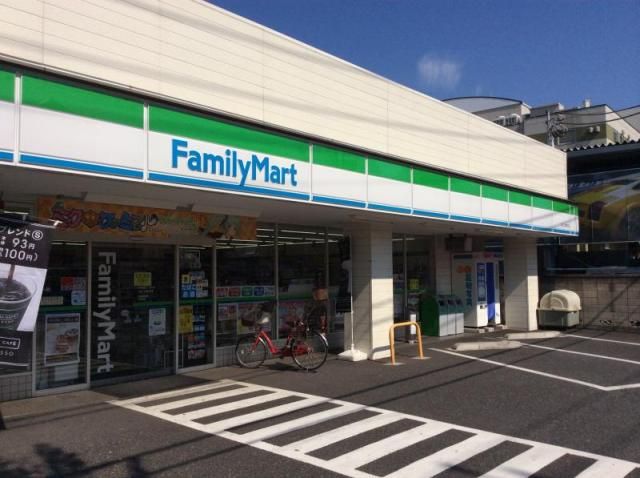 コンビニ　ファミリーマート川口上青木店（コンビニ）まで296m