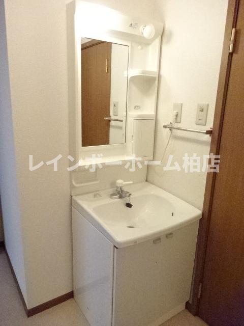 洗面設備　独立洗面台です