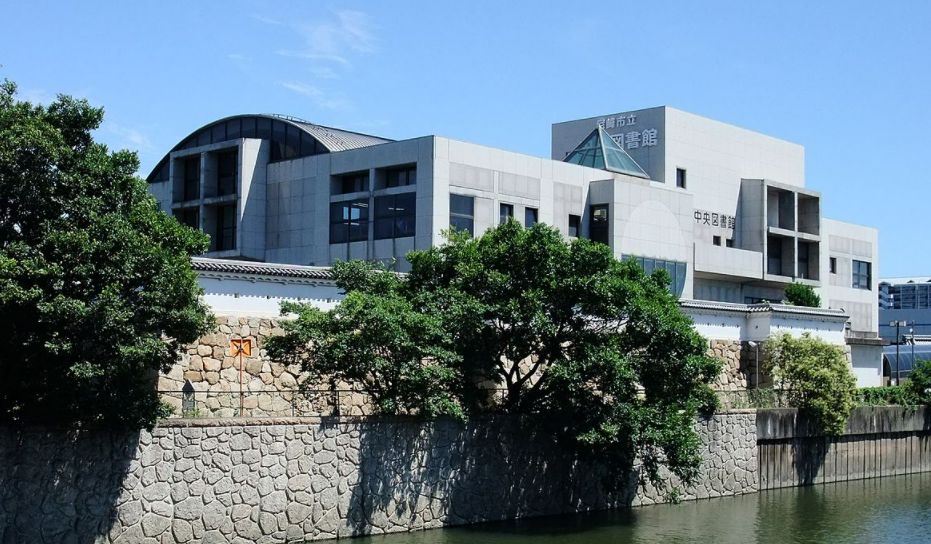 図書館　尼崎市立中央図書館（図書館）まで170m