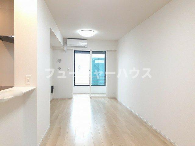 居室・リビング　こちらの居間で趣味の時間をお楽しみください
