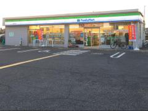 コンビニ　ファミリーマート（コンビニ）まで106m