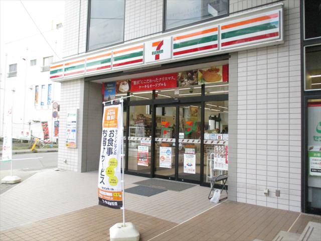 コンビニ　セブンイレブン（コンビニ）まで324m