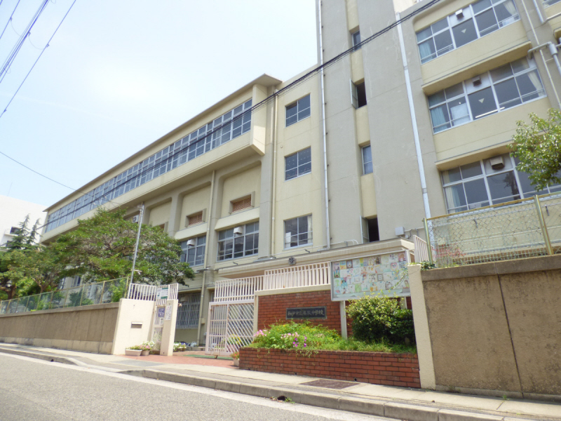 中学校　鷹取中学校（中学校）まで897m