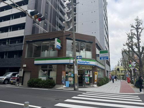 コンビニ　ファミリーマート 江戸堀二丁目店（コンビニ）まで149m