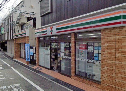 コンビニ　セブンイレブン 阪急雲雀丘花屋敷駅前店（コンビニ）まで334m