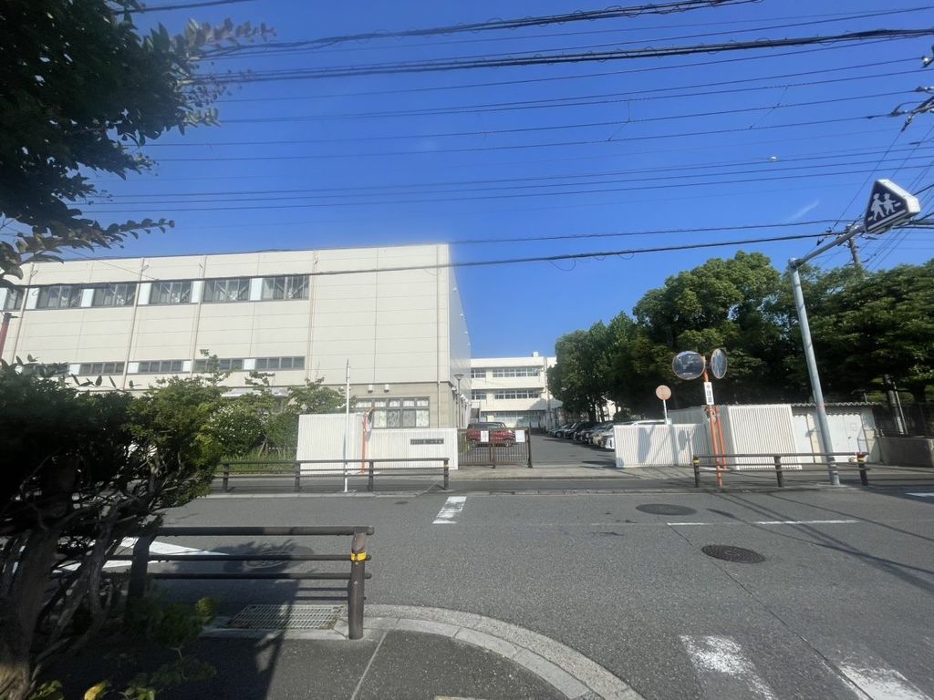 小学校　浦安市立東小学校（小学校）まで620m