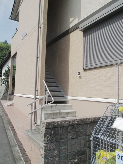 エントランス　★階段です★