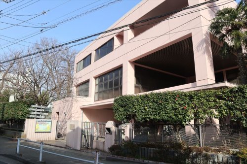図書館　北新宿図書館（図書館）まで609m