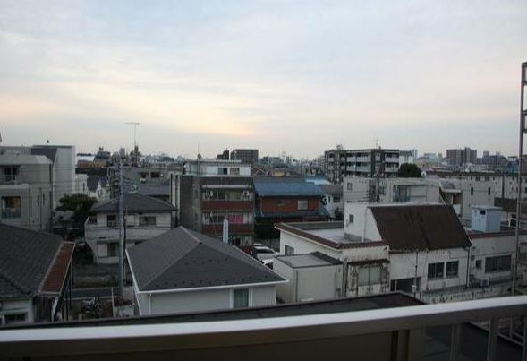 バルコニー　*同物件、別部屋の写真です