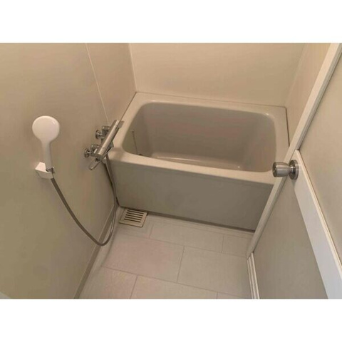 バス・シャワールーム　※写真は同じマンションの違う部屋のものになります。