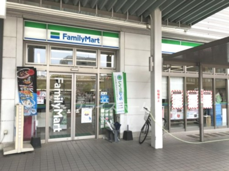 コンビニ　ファミリーマート JR吉塚駅店（コンビニ）まで574m