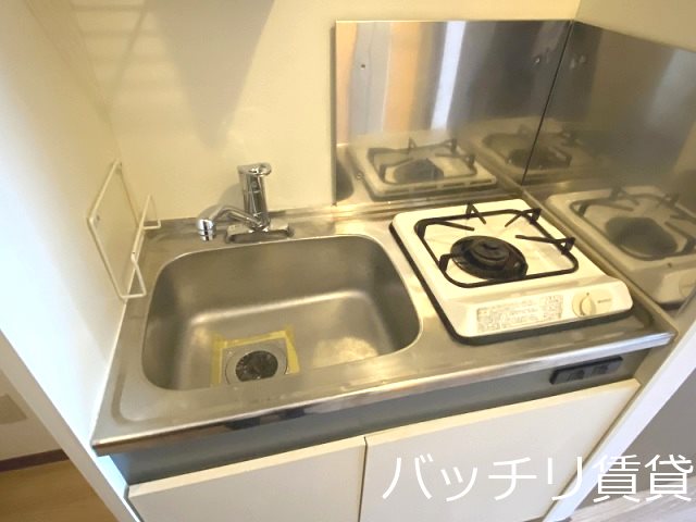 キッチン　画像は別号室タイプの為、現状を優先致します。