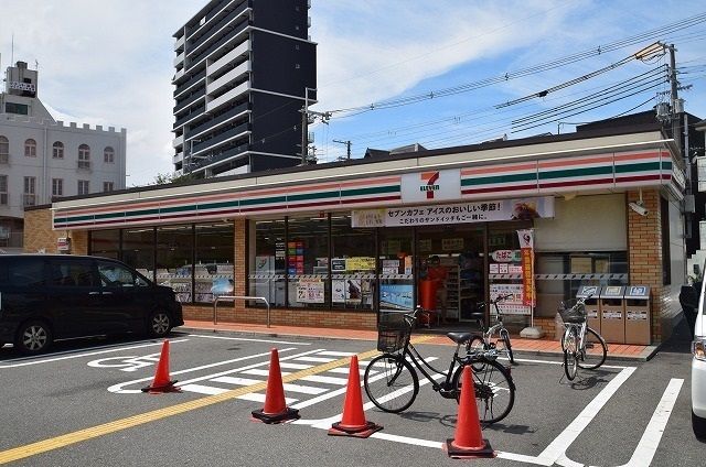 コンビニ　セブンイレブン（コンビニ）まで190m