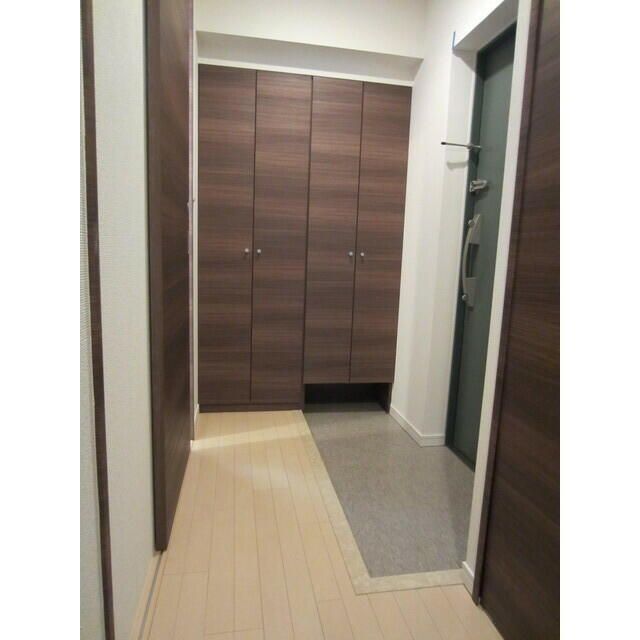玄関　写真は同タイプ住居です