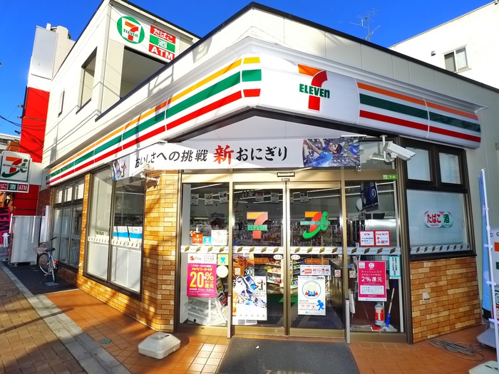 コンビニ　セブンイレブン西新井駅西口店（コンビニ）まで72m