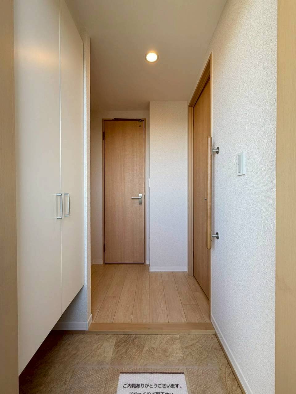 玄関　同じ間取りの別部屋の写真です