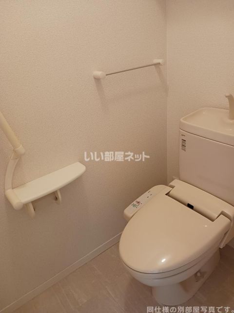 湘南新宿ライン宇須 古河駅 バス乗車時間：10分 最寄りバス停で下車 徒歩3分 2階建 築18年のトイレ写真
