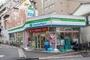 コンビニ　ファミリーマート 紀伊国屋中野一丁目店（コンビニ）まで889m