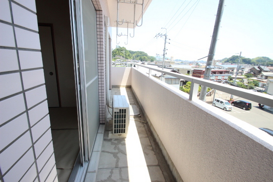 バルコニー　＊他の部屋の写真を使用しています。