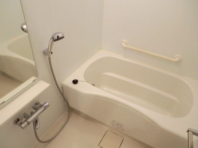 バス・シャワールーム　★お風呂は追い焚き機能付き★