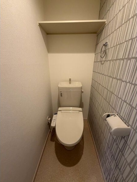 地下鉄名城線 熱田神宮西駅 徒歩7分 2階建 築12年のトイレ写真