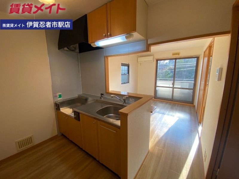 キッチン　同タイプ反転写真