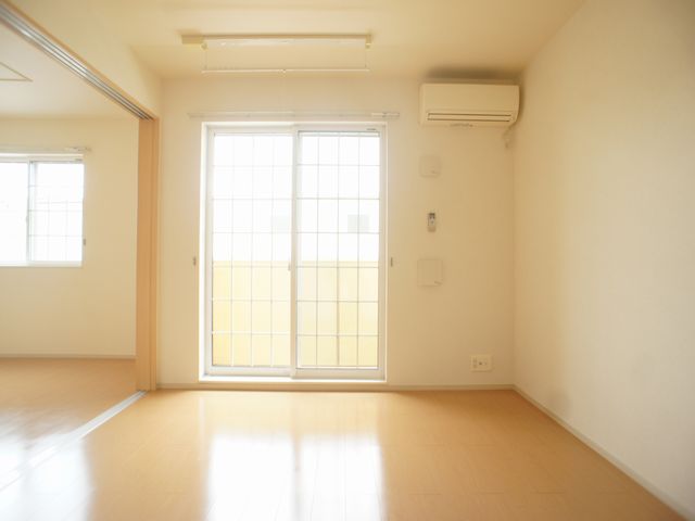 居室・リビング　快適に過ごせるエアコンが付いています♪