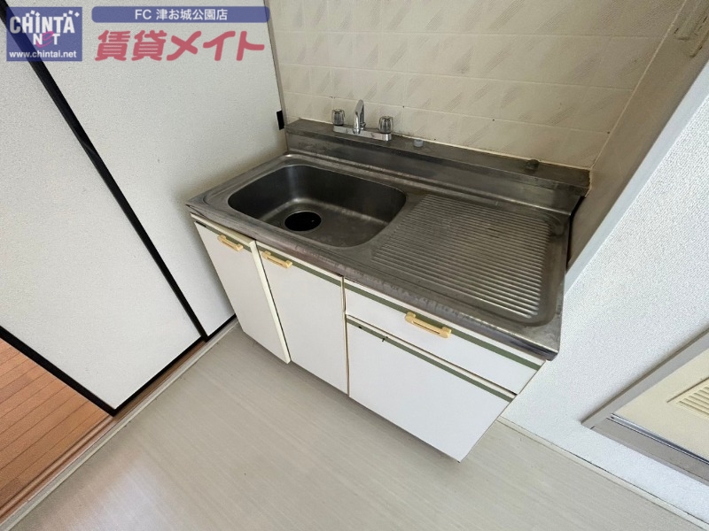 キッチン　同物件別部屋写真