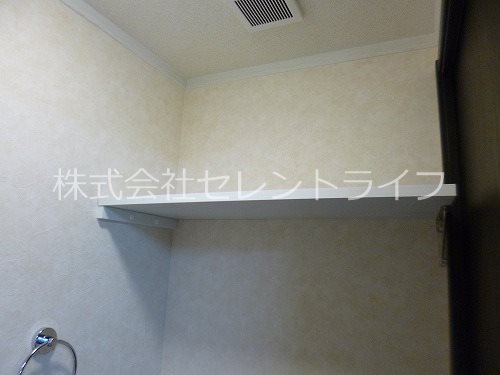 トイレ　トイレ内収納棚