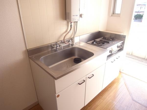 キッチン　瞬間湯沸かし器
