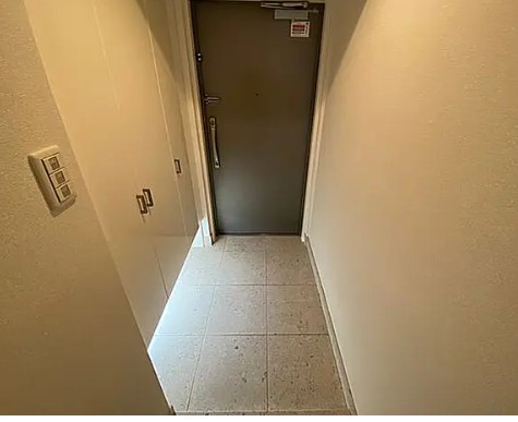 玄関　写真は同タイプ住居です。