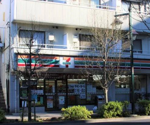 コンビニ　セブンイレブン ムサシ小金井北口店（コンビニ）まで303m