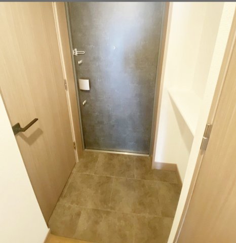 玄関　※別部屋の参考写真です。