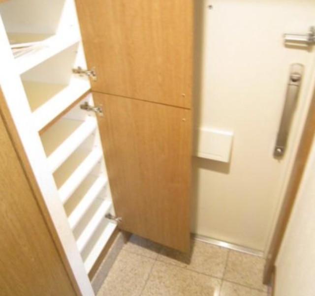 玄関　別部屋同仕様反転タイプ