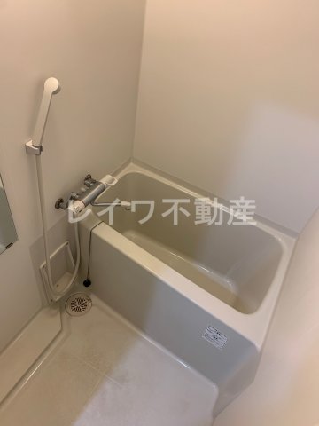 バス・シャワールーム　落ち着いた空間のお風呂です