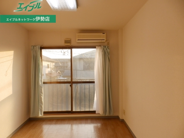 居室・リビング　同型参考写真