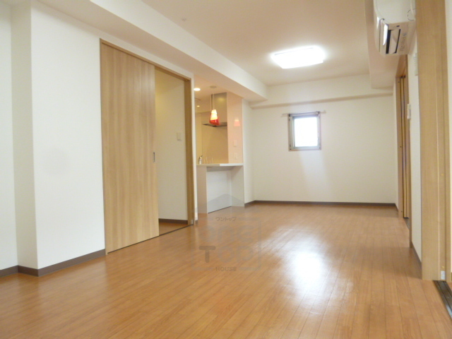 第1関根マンションの居間写真