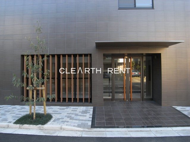エントランス　☆直接の管理会社／ネット無料／二面採光の角部屋／敷金なし☆