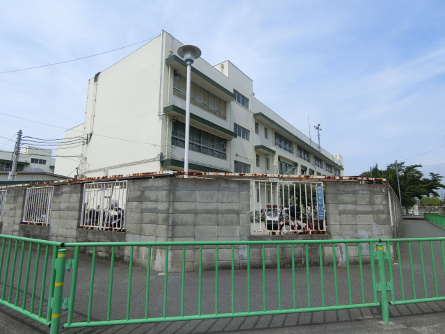 小学校　茨木市立葦原小学校（小学校）まで218m