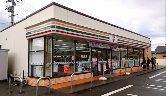 コンビニ　セブンイレブン金沢円光寺本町店（コンビニ）まで209m