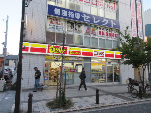 コンビニ　デイリーヤマザキ京急久里浜駅東口店（コンビニ）まで814m