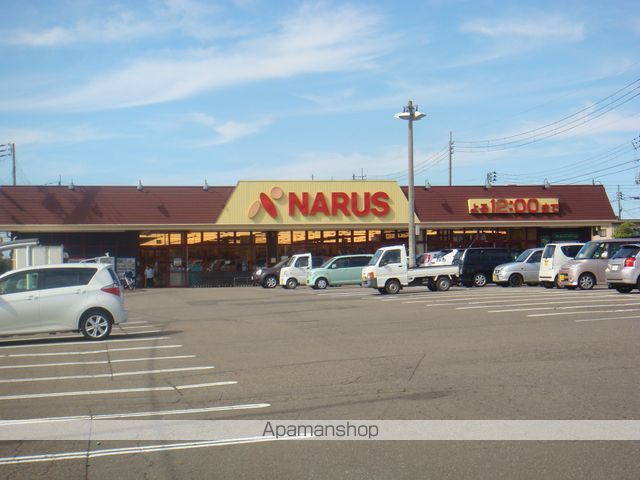 スーパー　ナルス鴨島店（スーパー）まで588m