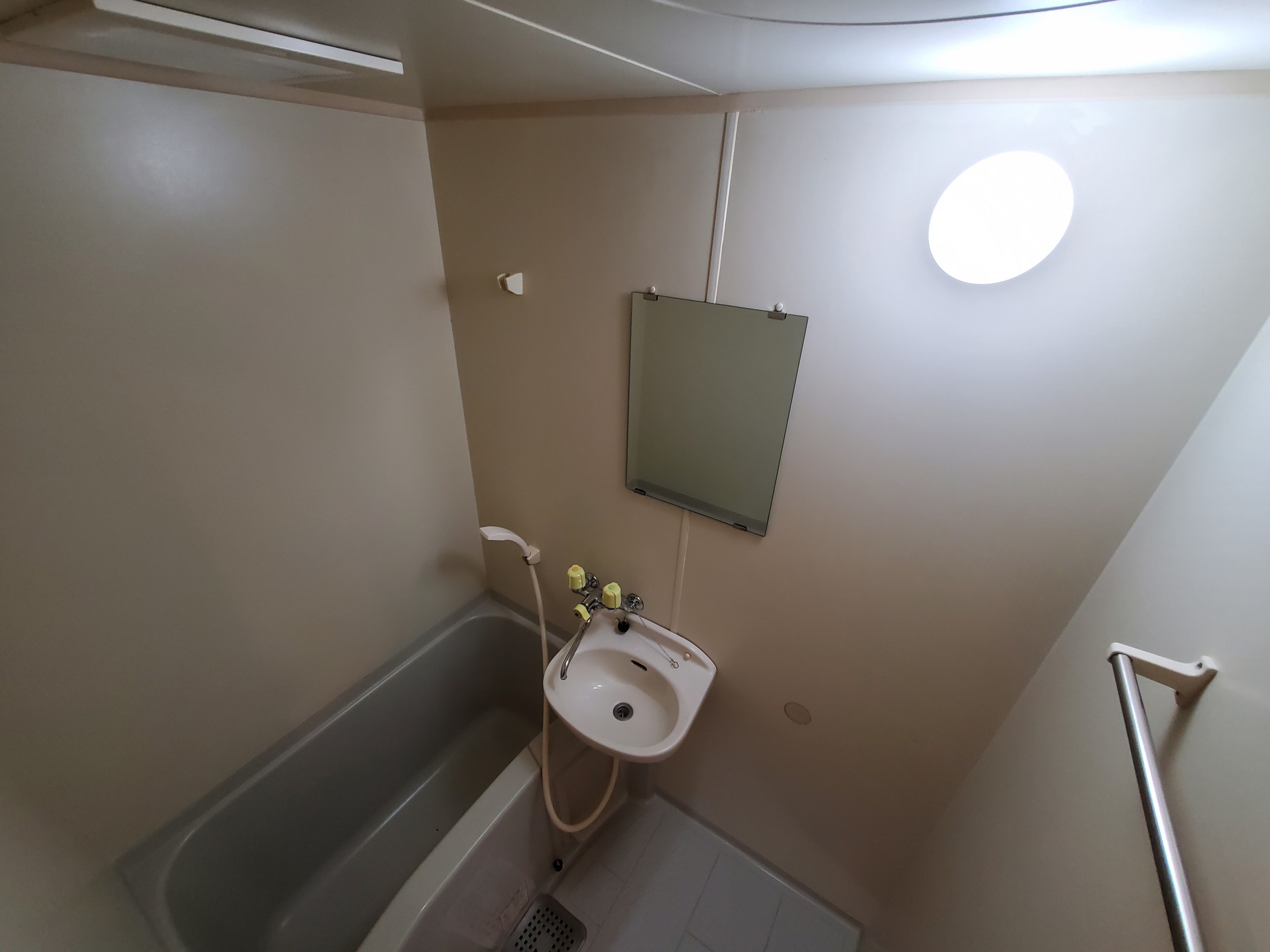 バス・シャワールーム　※同建物の別のお部屋の写真です。