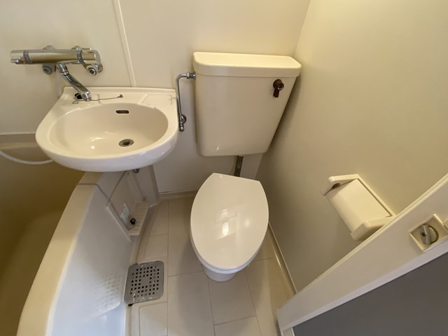 トイレ　浴室内にトイレがあります♪